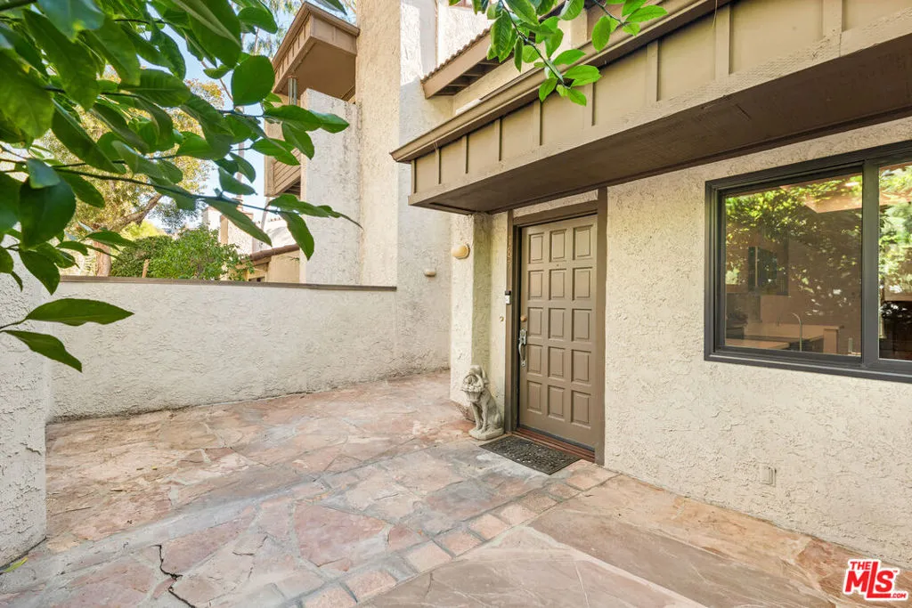 21500 Califa Street 185, Woodland Hills, California 91367 home-pic-5